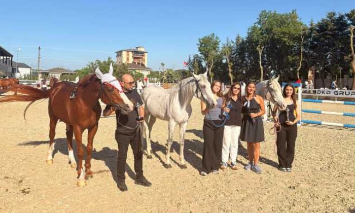 Altun Atlı Spor Kulübü Engel Atlama Yarışmalarında engeller aşıldı, heyecan zirveye çıktı