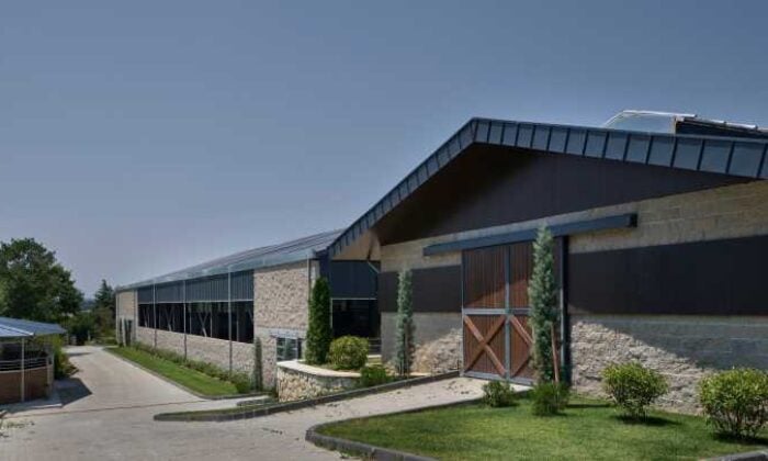 Equine Design Studio’dan doğayla bütünleşen binicilik tesisi: Bozanoğlu Stables