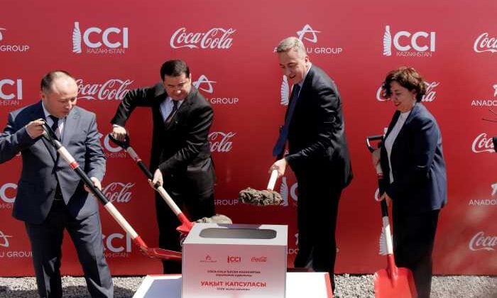 Coca-Cola İçecek Kazakistan’daki yeni fabrikasının temelini  Aktöbe’de attı