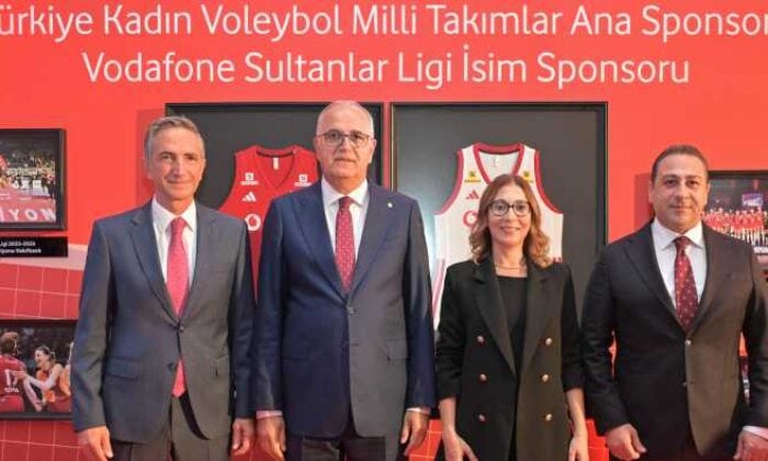 Vodafone 3 yıl daha Türk kadın voleybolunun en büyük destekçisi