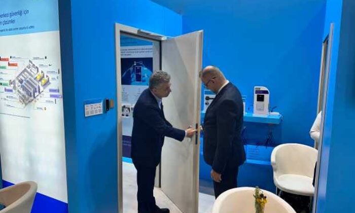 MKS’nin acil çıkış kapısı Data Center Eurasia 2026’da ASSA ABLOY standında sergilendi