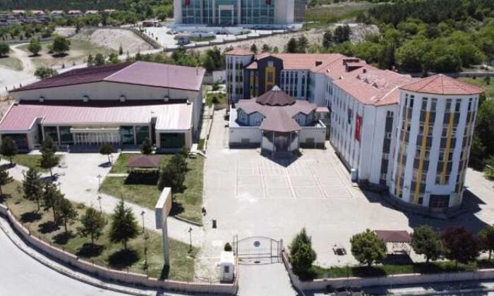 Nafi Güral Fen Lisesi, tıp ve mühendisliği kazanan öğrencileriyle bu yıl tarihi başarıya imza attı