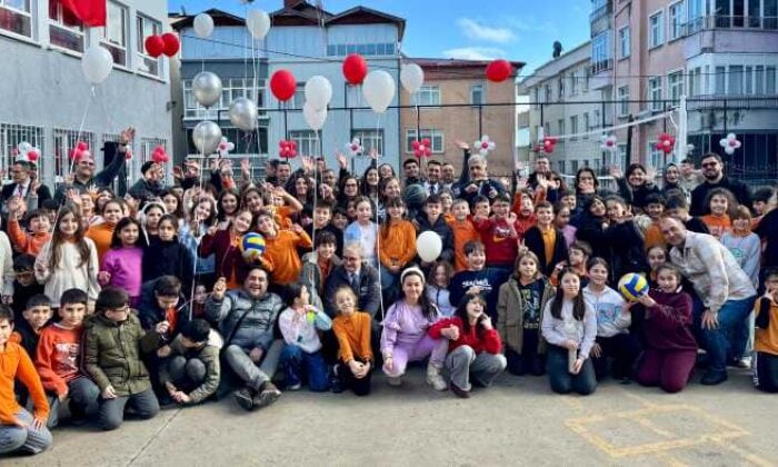 OYAK Çimento “Renkli Yakalar” ile geleceği güzelleştiriyor:  Ünye İnönü İlkokulu’na anlamlı destek