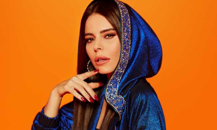 Simge Sağın: Samimiyeti, Gücü ve Duygusuyla Sevilen Bir Pop Yıldızı