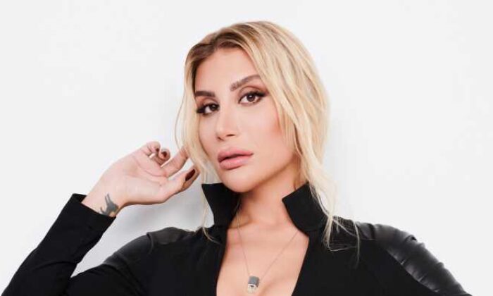 İrem Derici: “Filtresiz” tavrıyla ayrışan, enerjisiyle sahneyi taşıyan bir pop yıldızı