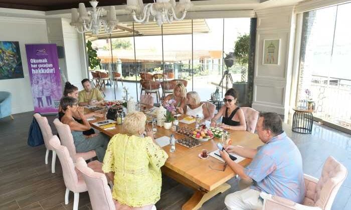 Özgür Aras’ın çok konuşulan kitabı yeni baskısını Titanic Luxury Collection Bodrum’da kutladı