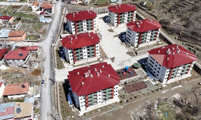 Erzincan Üzümlü’de 94 sosyal konutun teslimatı başladı