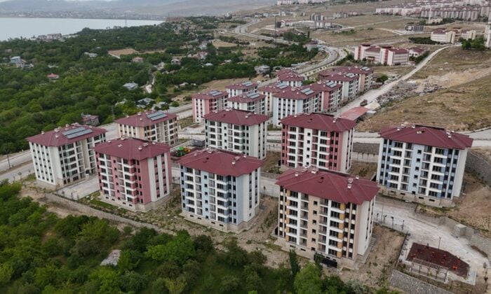 Van Edremit’te 389 sosyal konutun teslimatı başladı