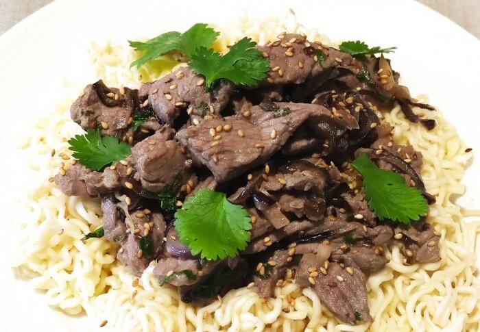 Sauté de bœuf à la coriandre et au sésame