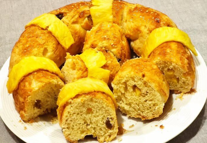 Gâteau brioché ananas rhum raisins