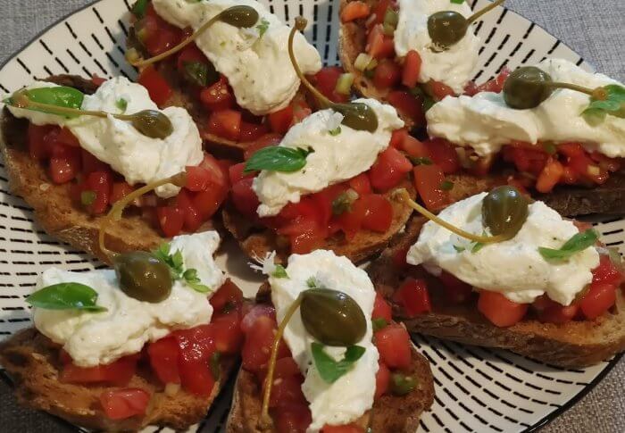 Bruschettas aux tomates et à la ricotta