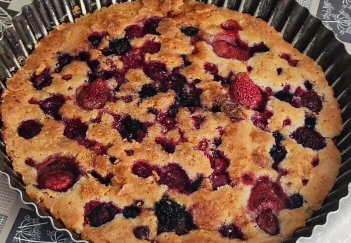 Gâteau fin aux fruits rouges