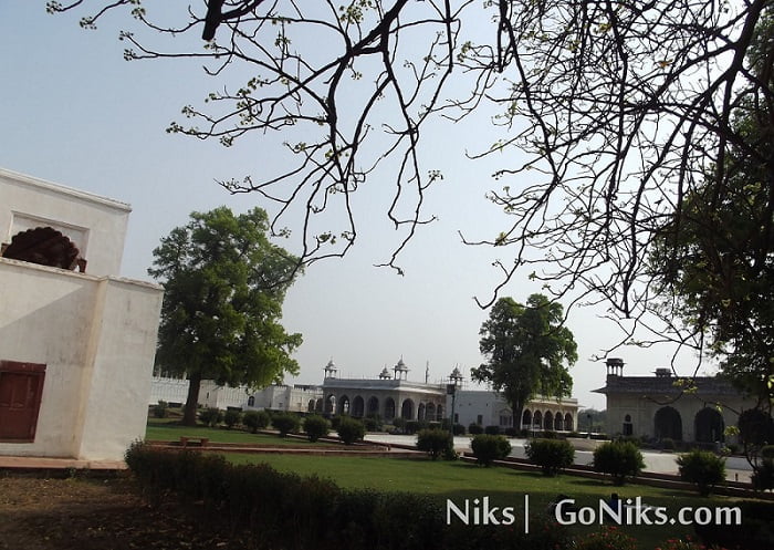 garden inside red fort in delhi