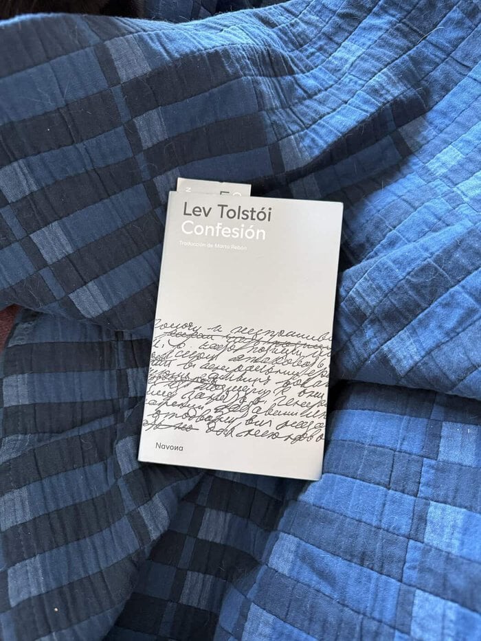 Confesión de Lev Tolstói, edición Navona, foto tomada por Carlos G. Evans