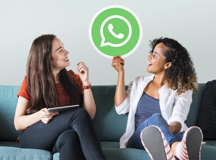 amigas hablando whatsapp business geandce