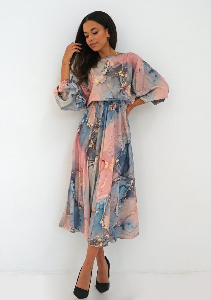 https://mosquito-sklep.pl/pl/sukienki/6485-elvire-satynowa-sukienka-midi-pink-marble.html