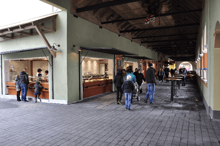 Foto: Marc Bergmann, Die neue Arkade in "Alt Berlin" am "Kaiserplatz" hier gibt es ab sofort die beliebten Churros!