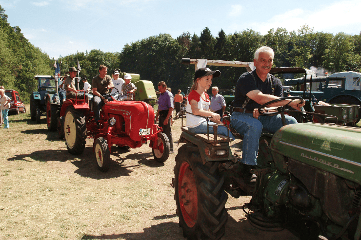 Foto: Erlebnispark Tripsdrill, Holzfaellerfest -Schlepper