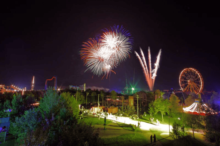 Foto: Skyline Park, Skyline Park bei Nacht, Feuewerk