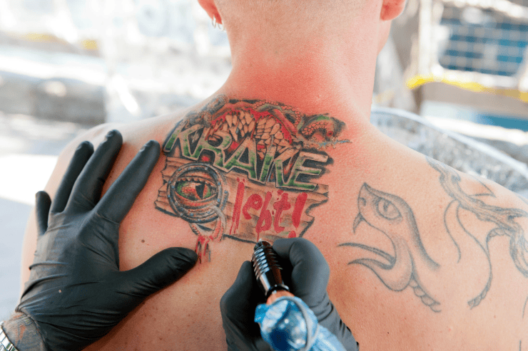 Foto: Heide Park Resort, KRAKE lebt Tattoo fertig