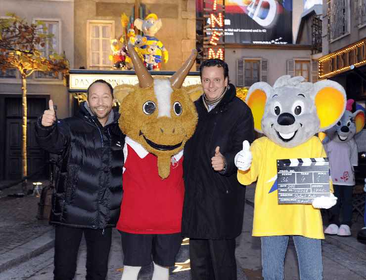 Foto: Europa-Park, DJ BoBo und Michael Mack mit dem Schweizer Böckli