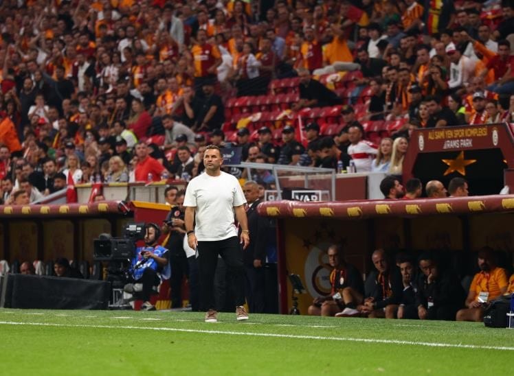 GALATASARAY TEKNİK DİREKTÖRÜ OKAN BURUK, 3-2 KAZANDIKLARI GÖZTEPE MAÇININ ARDINDAN YAPTIĞI AÇIKLAMADA, "İYİ BİR KADROYA, İYİ BİR OYUNCU GRUBUNA SAHİBİZ. HER MAÇTA YÜZDE 100'ÜMÜZÜ OYNAMAYA ÇALIŞIYORUZ. BU AKŞAM İTİBARIYLA LİGİN LİDERİYİZ. BUNU DA SEZON SONUNA KADAR DEVAM ETTİRMEK İSTİYORUZ. TEK AMACIMIZ BU" DEDİ.