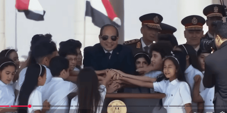 La nouvelle capitale Égyptienne dans le désert est vide