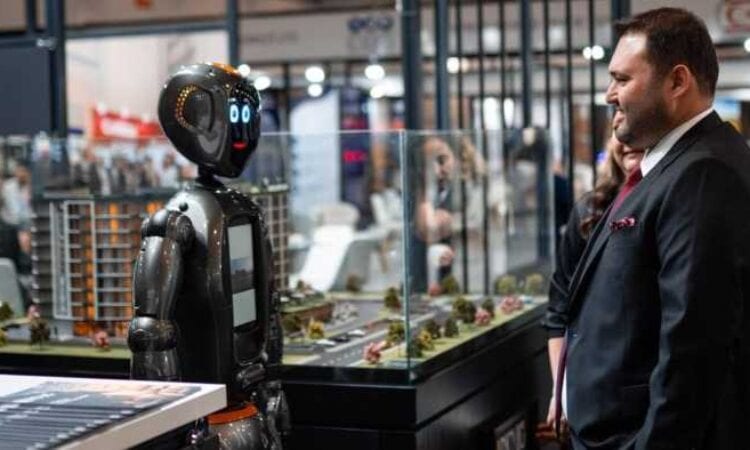 Novo Şirketler Grubu, Türk inşaat sektörünün ilk insansı robot satış uzmanı “Astra”yı MÜSİAD Expo’da tanıttı