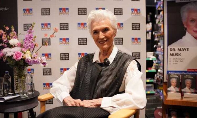 Zarafeti ve enerjisiyle Maye Musk İstanbul’da sahnedeydi