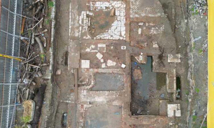 Tarihi caminin mülkiyeti vakıflara geçti