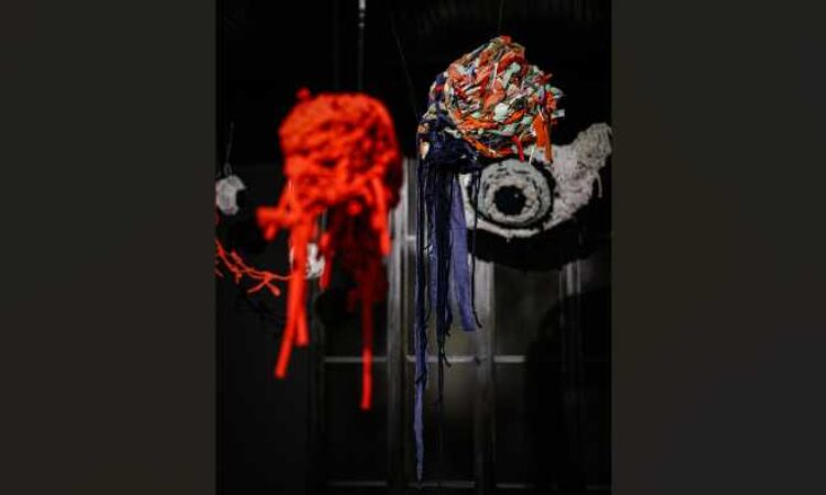 Loft Art’ın “Yolun Ortasında Yüzeyin Altında” sergisi 15 Mart’a kadar ziyaret edilebilecek