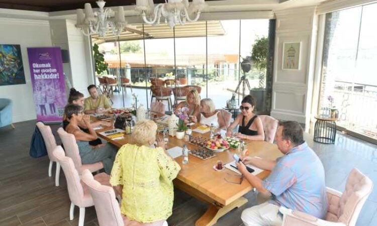 Özgür Aras’ın çok konuşulan kitabı yeni baskısını Titanic Luxury Collection Bodrum’da kutladı