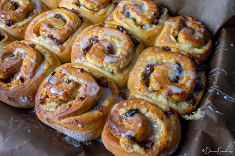 mincemeat buns on baking paper in tray