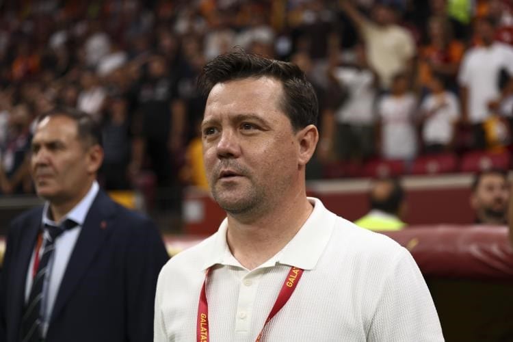 ÇORUM FK TEKNİK DİREKTÖRÜ UĞUR UÇAR, GALATASARAY İLE 2-2 BERABERE KALDIKLARI MAÇTA GALİBİYETİ KAÇIRAN TARAFIN KENDİLERİ OLDUĞUNU DÜŞÜNDÜĞÜNÜ SÖYLEDİ.