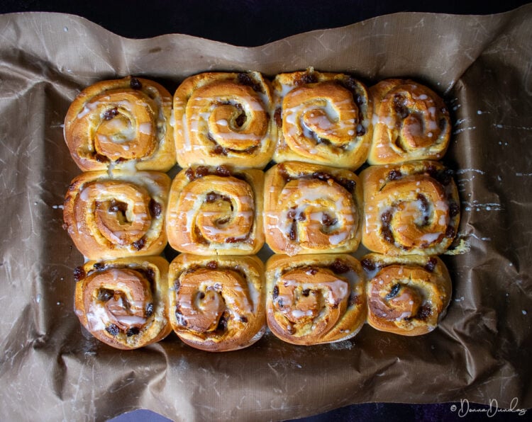 mincemeat buns on baking paper in tray