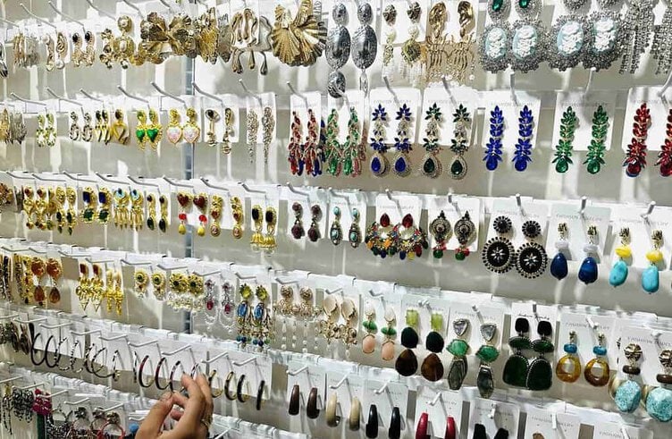 various jewelry in Yiwu market