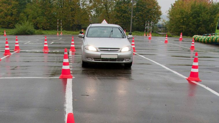 Сдача автодрома на экзамене на водительские права