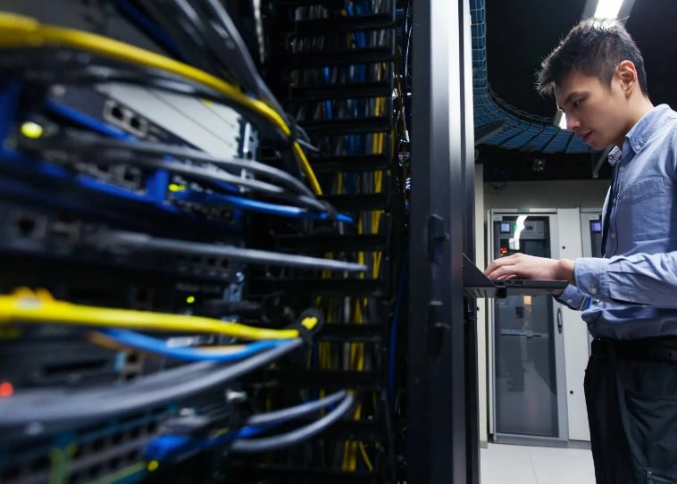 компании ДатаХата услуги по размещению и аренде серверного и сетевого оборудования