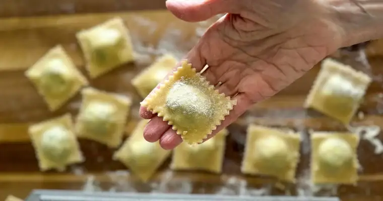 Homemade Spinach Ricotta Ravioli Recipe (step by step guide)