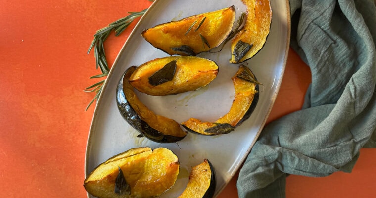 Perfect Roasted Acorn Squash Recipe (With Maple Syrup & Sage)