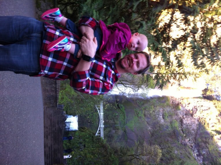We stopped by multnomah falls on the way in