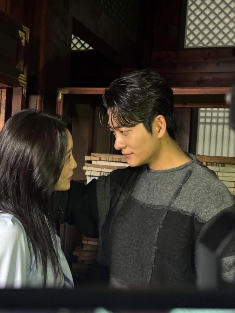 Kim Se Jeong dan Kang Tae Oh