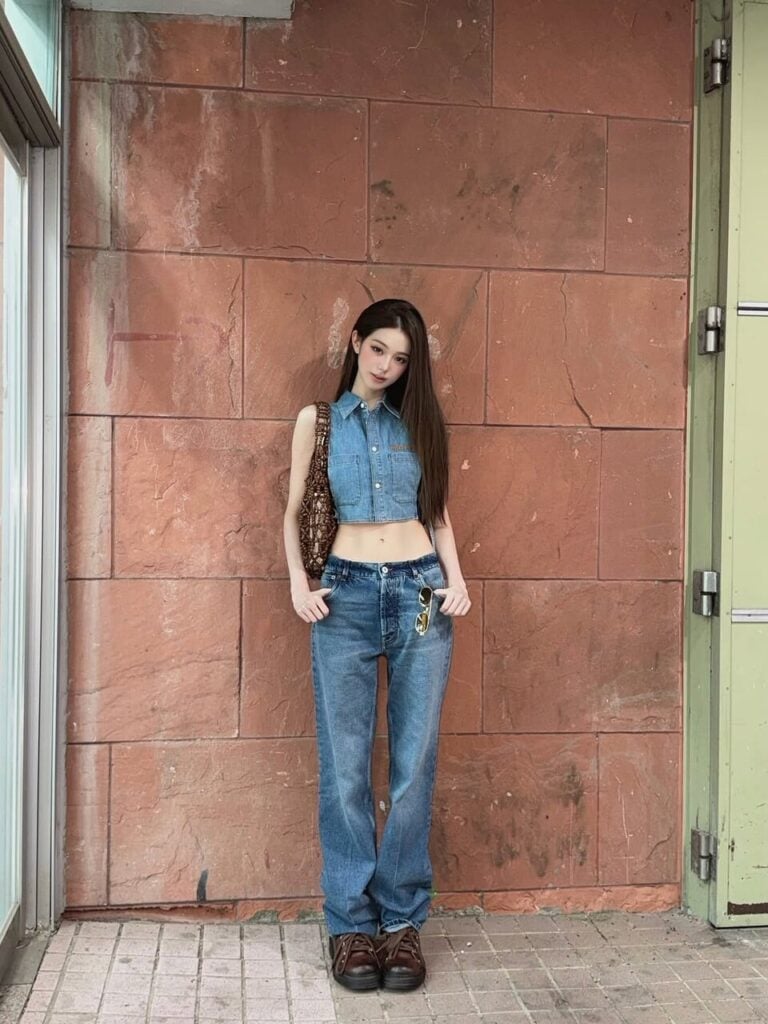 Jang Won Young Tampil Kece dengan Gaya Denim-on-Denim