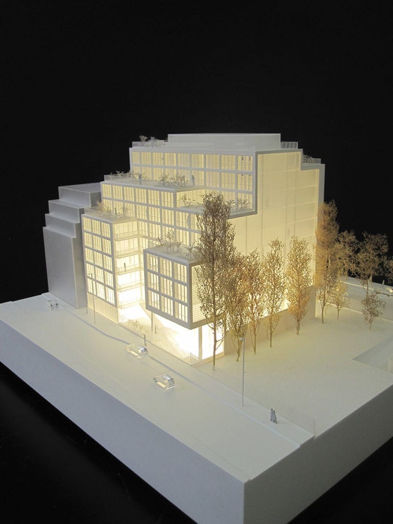 maquette blanche et lumineuse du 25-27 rue de Tolbiac par M. Vilo Bach au 1/150ème