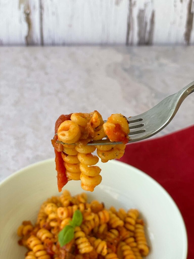 Spicy Pasta with Roasted Bell Peppers & Bacon kick at every bites