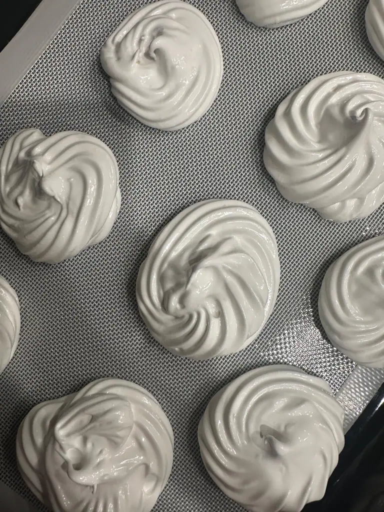 minin pavlova before baking