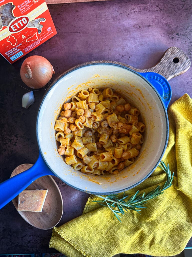 Pot with cooked dish and ETTO pasta box