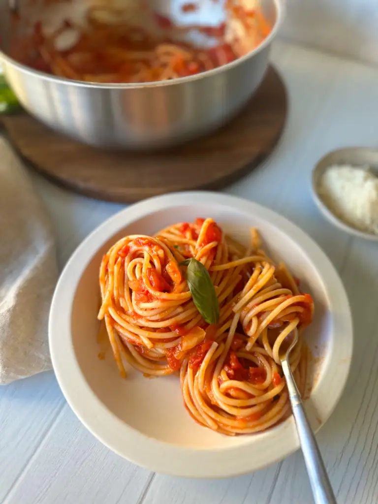 Authentic Italian Tomato Sauce (Sugo al Pomodoro)_spaghetti bowl