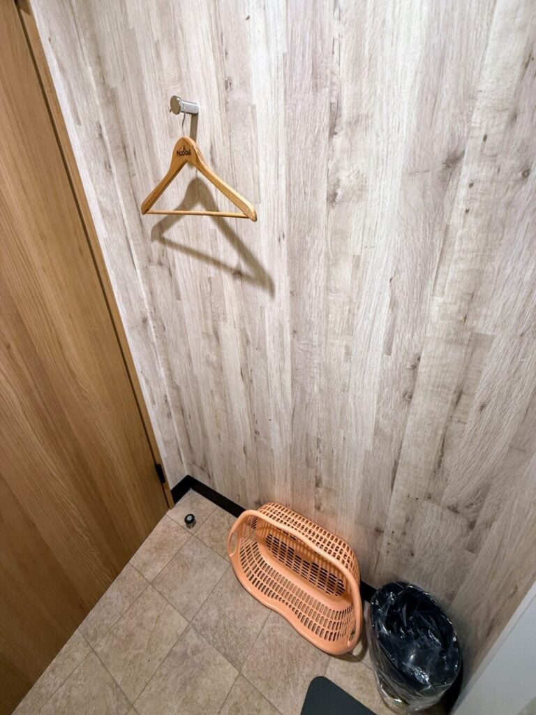 シャワールームの脱衣室