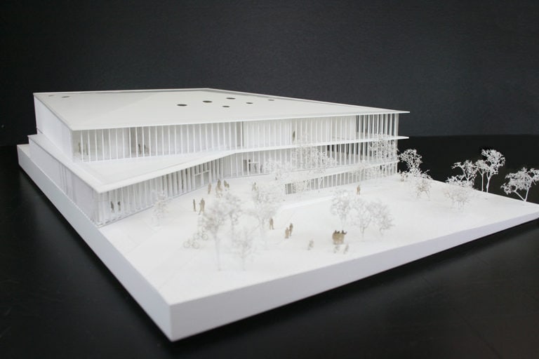 Maquette d'équipement sportif et culturel à Cesson Sévigné par explorations architecture